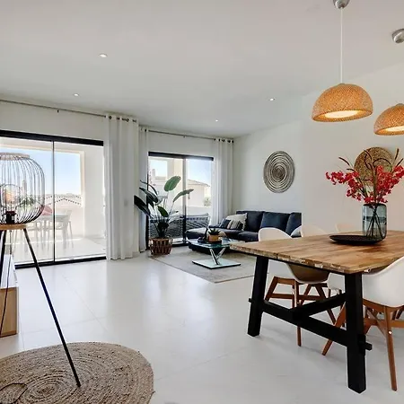 Brand New Gorgeous 2 Bed At Hills! 埃斯特波纳
