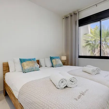 דירה Brand New Gorgeous 2 Bed At Hills! *